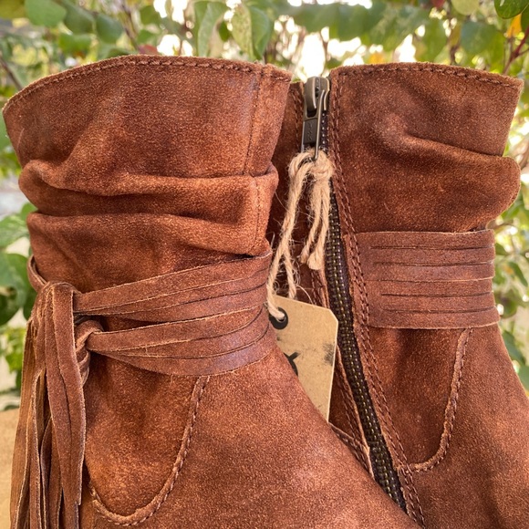 Born Cross Leather Rust Brown Distressed Ankle Booties with Fringe Tassels - Picture 4 of 6